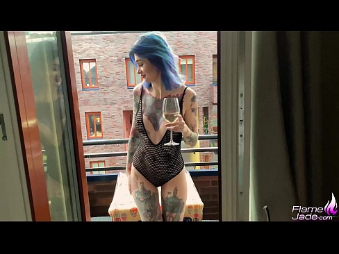 ❤️ دختر فوق العاده ای که با آب دهان می مکد و با شور و شوق زیر آسمان باز می مکد ❤️ پورنو زیبا در fa.pornolemon.ru ❌